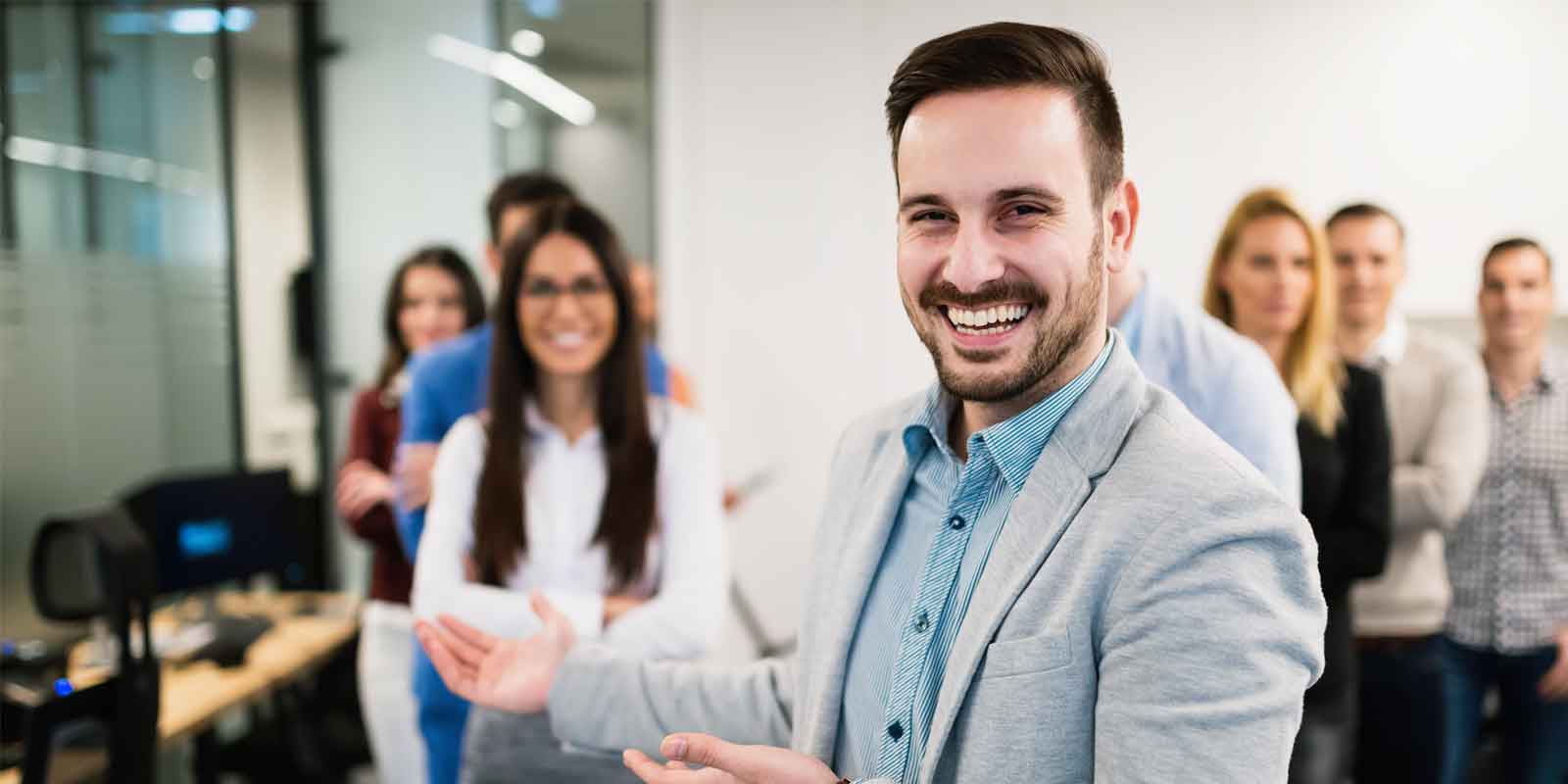bbg-boss-smiling-with-employees